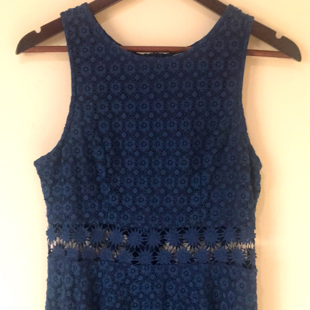 iris Blue Flower Patterned Midi Dress with Cutout in XL